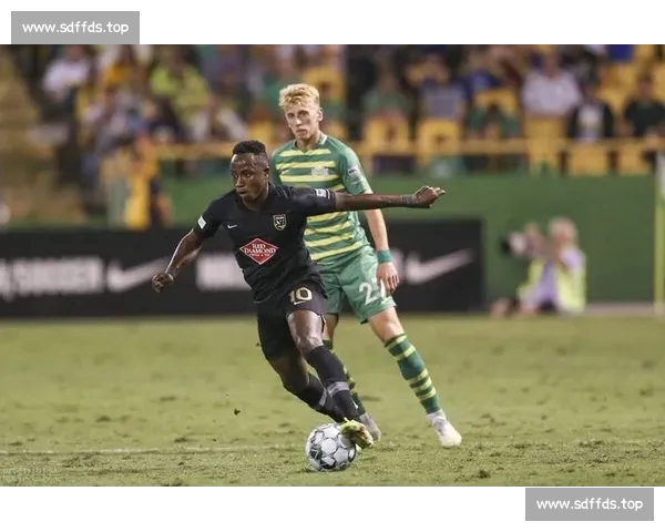 高清足球赛事直播APP下载指南畅享全球赛场精彩即时比分数据分析权威解说 - 副本 (103) - 副本 - 副本 - 副本 - 副本 - 副本